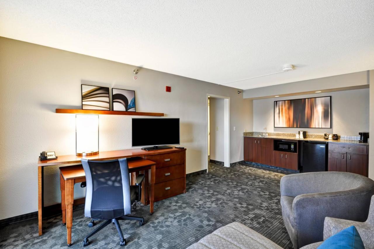Courtyard By Marriott Jacksonville Airport/ Northeast Bagian luar foto