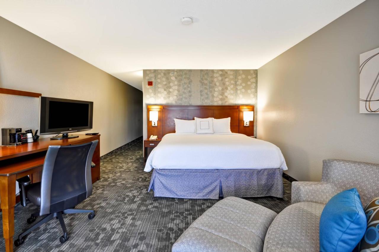 Courtyard By Marriott Jacksonville Airport/ Northeast Bagian luar foto