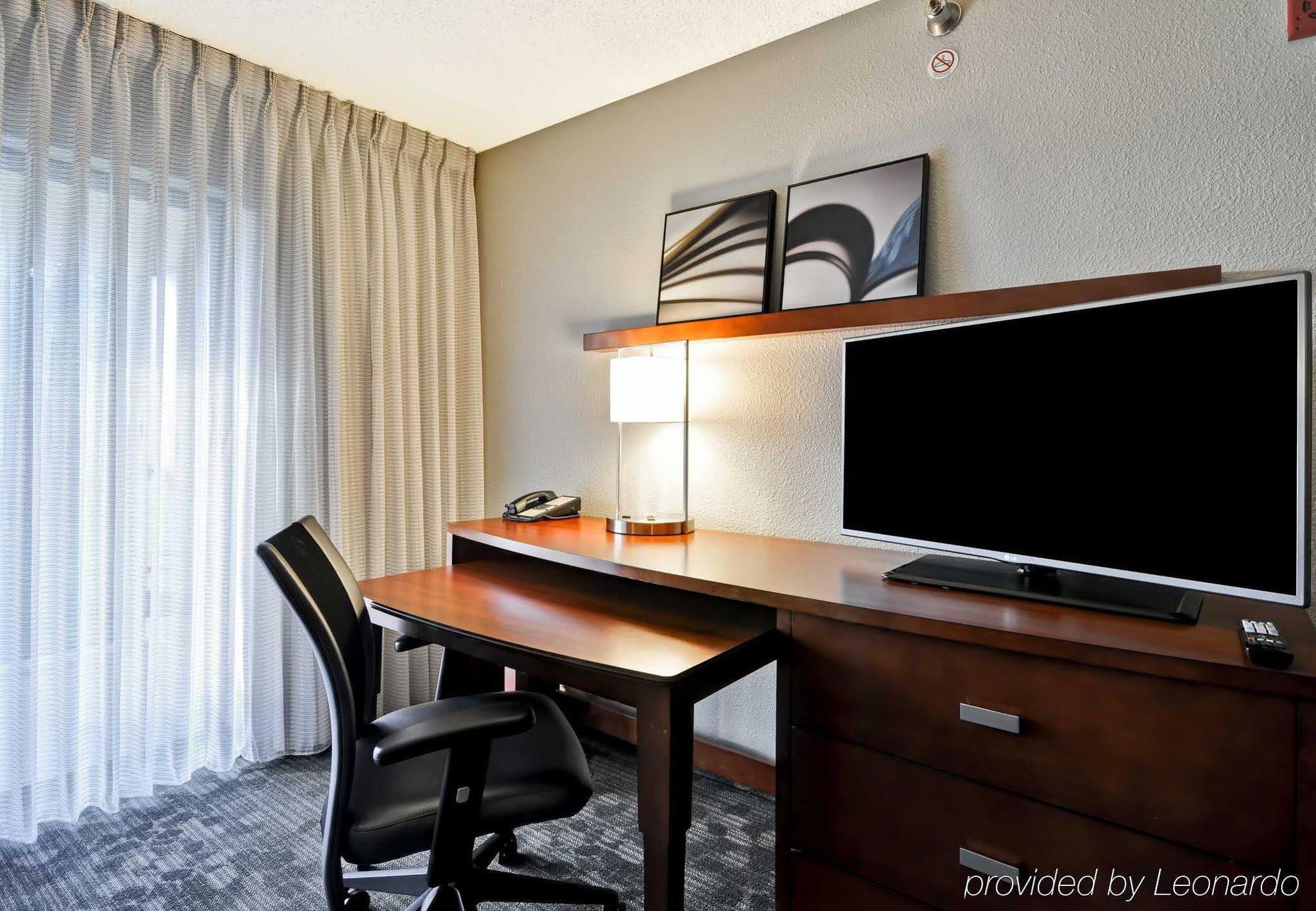 Courtyard By Marriott Jacksonville Airport/ Northeast Bagian luar foto