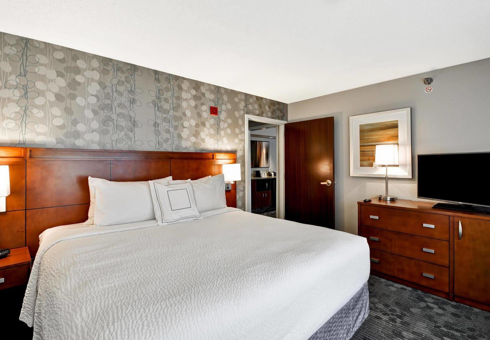 Courtyard By Marriott Jacksonville Airport/ Northeast Bagian luar foto